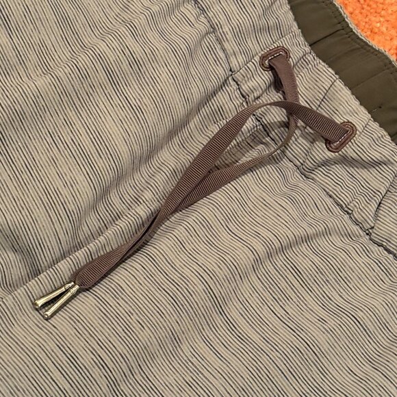 Lululemon On The Fly Pants 31" Full Length Gray Sage Luxtreme Activewear Pants 8 - Picture 4 of 10